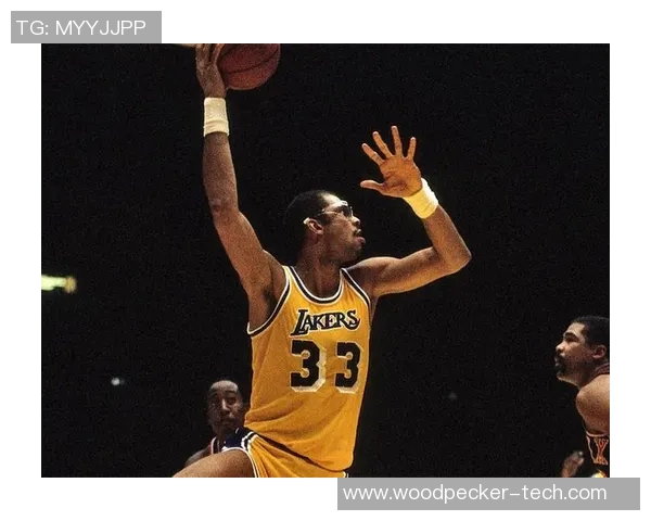 年薪5520万，从MVP快速下滑，折磨自己也折磨球队，或许该退役了